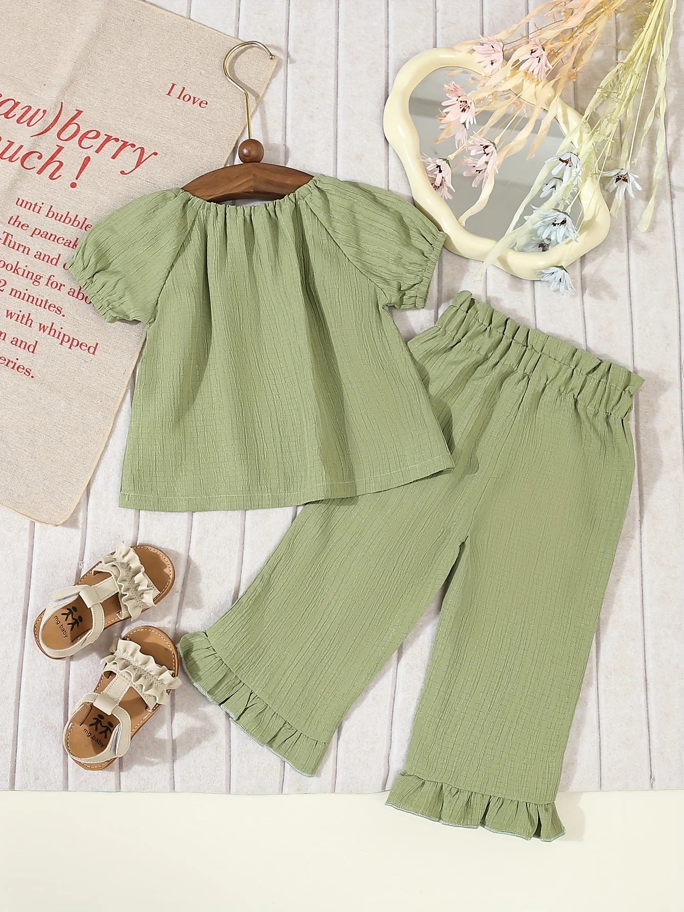 Cute Baby Girl Spring And Summer New Princess Sleeve Bow Top + Wave Stripe Casual Long Pants 2-Piece Set