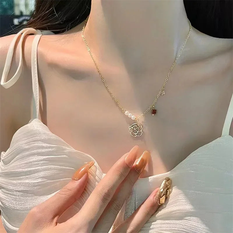 Stereoscopic Stainless Steel Will Not Fade Small Peach Heart  Golden Necklace for Women Love Heart Pendant Collarbone Chain Gift