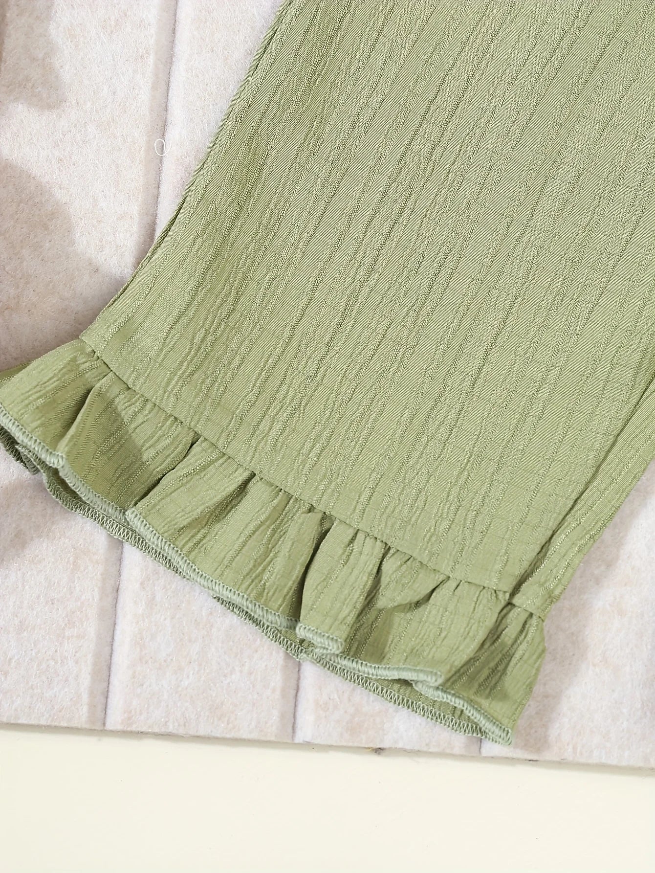 Cute Baby Girl Spring And Summer New Princess Sleeve Bow Top + Wave Stripe Casual Long Pants 2-Piece Set