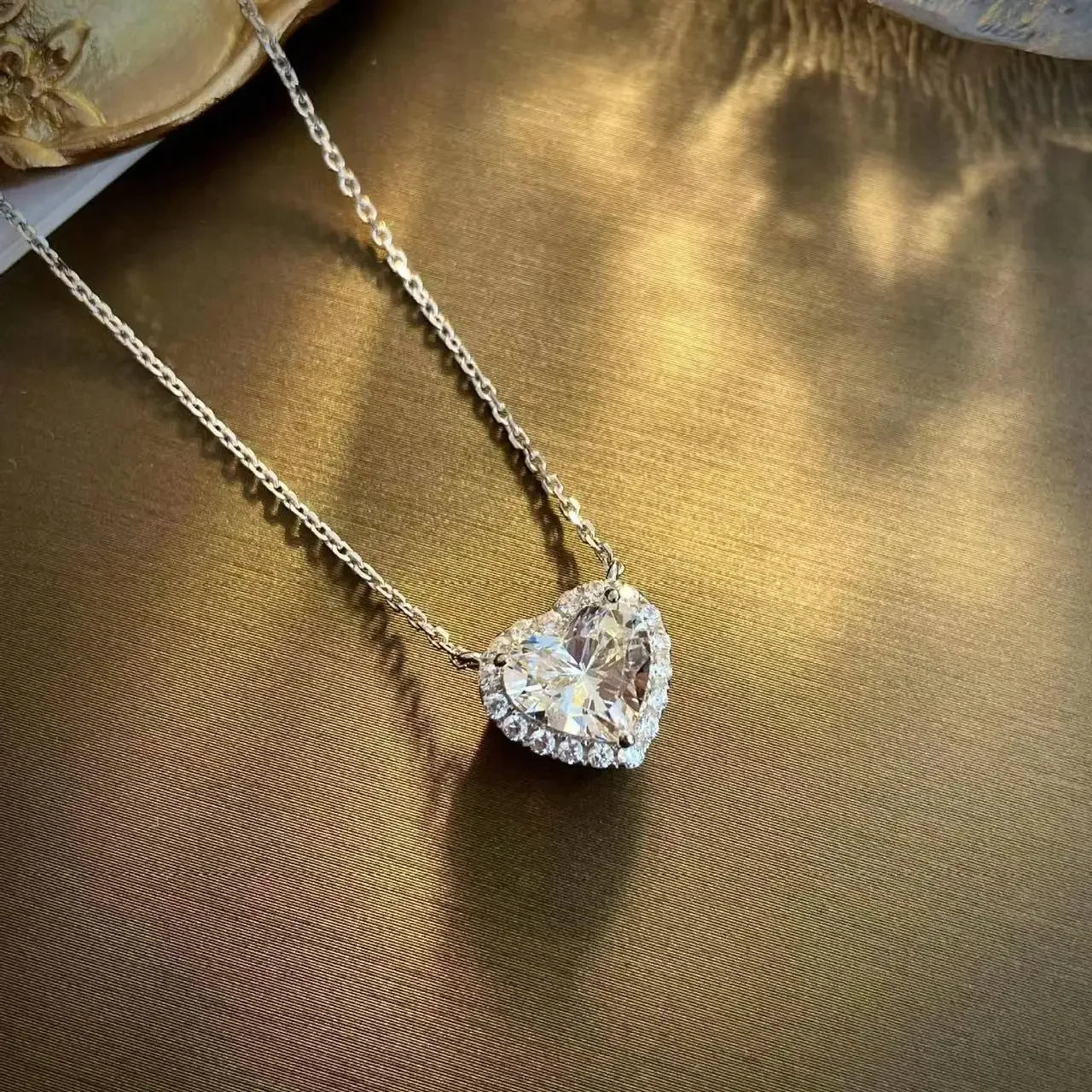 Stereoscopic Stainless Steel Will Not Fade Small Peach Heart  Golden Necklace for Women Love Heart Pendant Collarbone Chain Gift